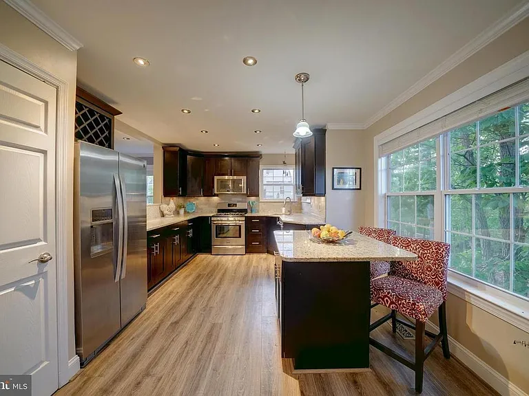 494 Pitt Ct — Photo 8