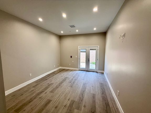 5th image of 6940 Longridge Ave