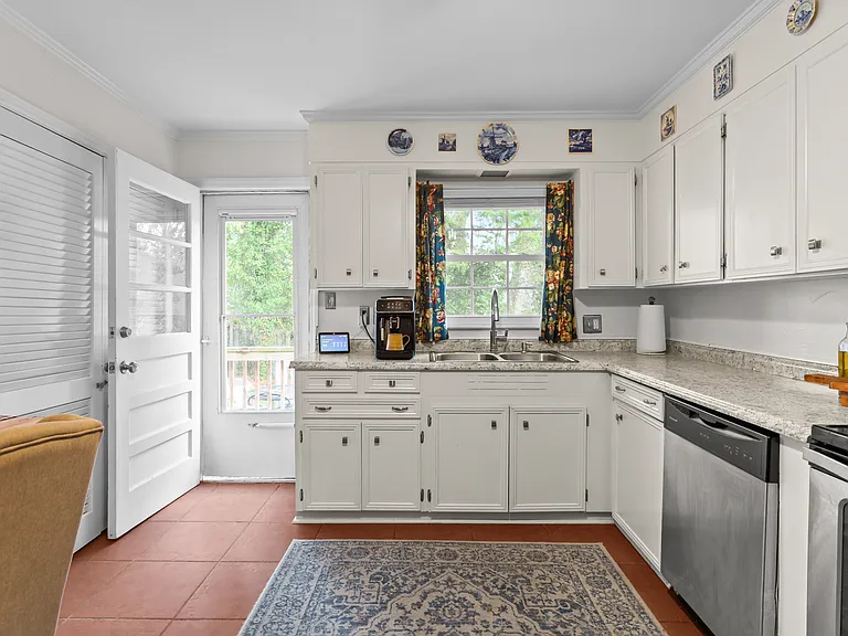 2100 Villa Dr — Photo 5