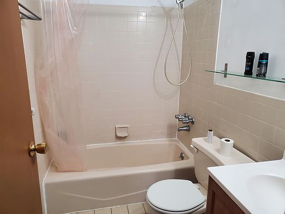 4th image of 358 Grove St APT 4D