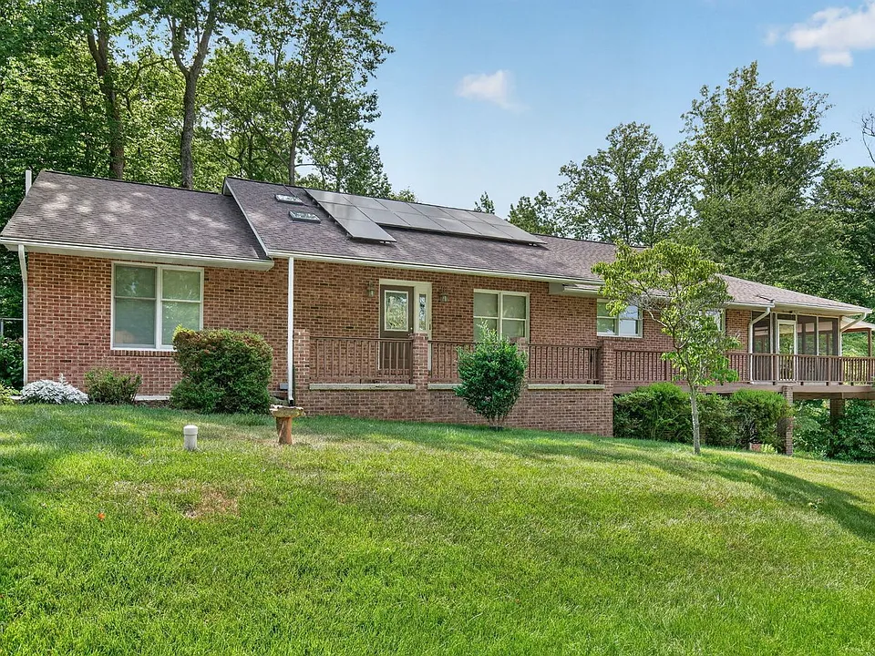 3523 Hilltop Dr