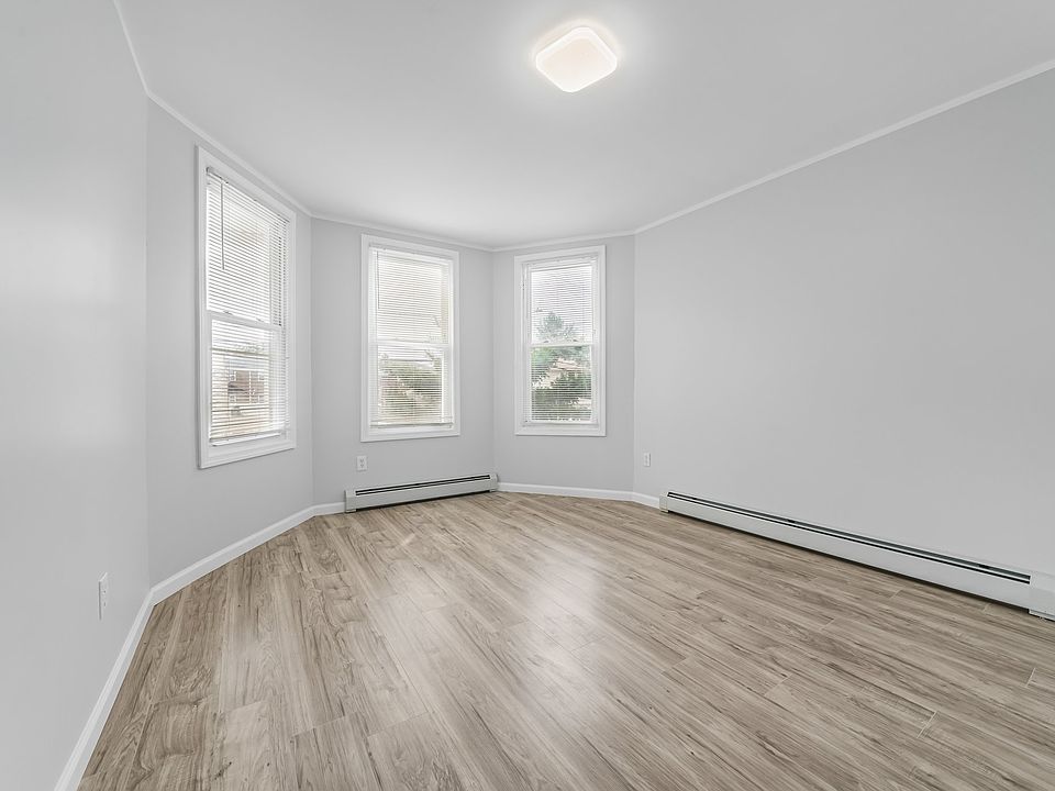 Large Bedroom #1