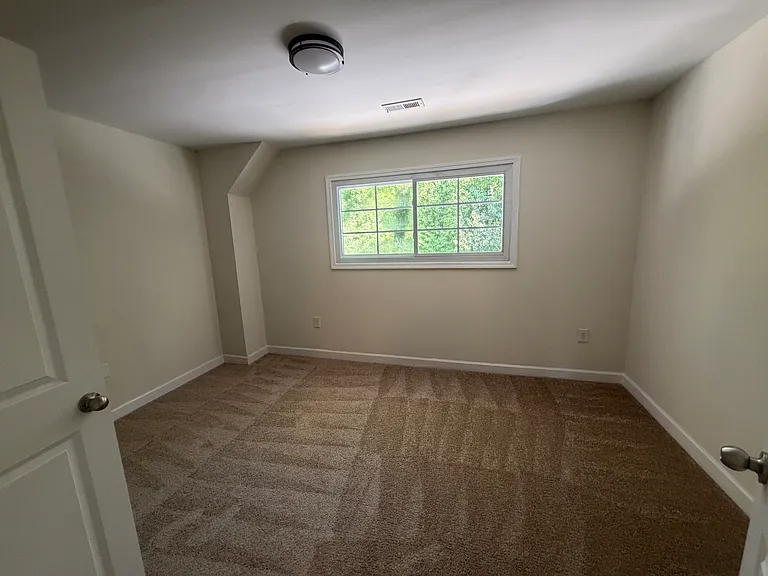 1215 Green Oaks Ln #H — Photo 17