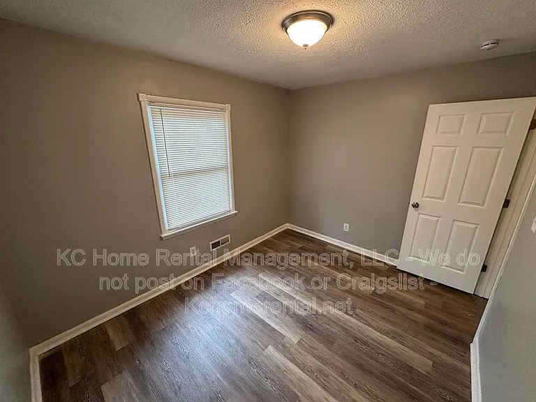 7707 E 108th Ter — Photo 28