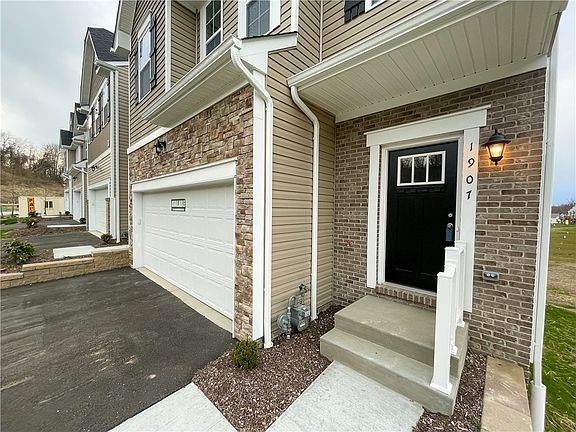 3rd image of 1907 Canterbury Dr