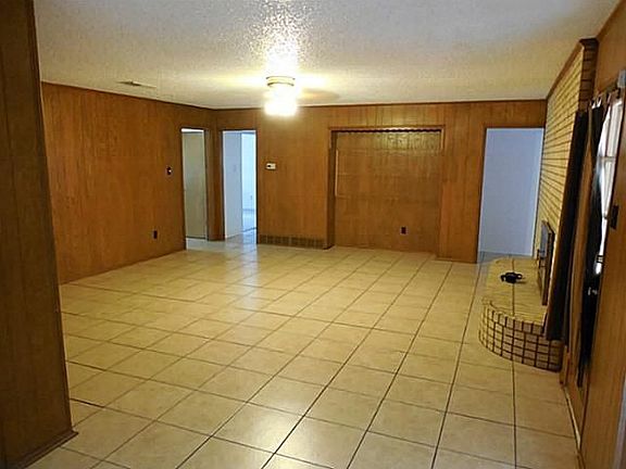 4th image of 1313 Marlborough Dr