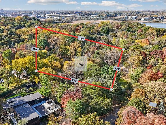5th image of 11300 Park Ridge Dr W