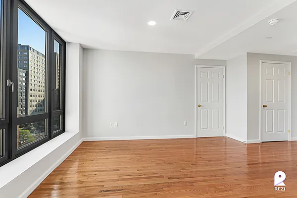 Rented by REZI | media 26