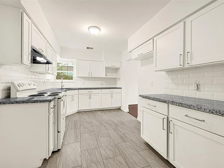 4390 Harvest Ln — Photo 10