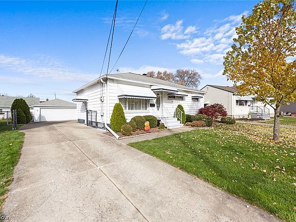 3rd image of 16192 Harrison Dr