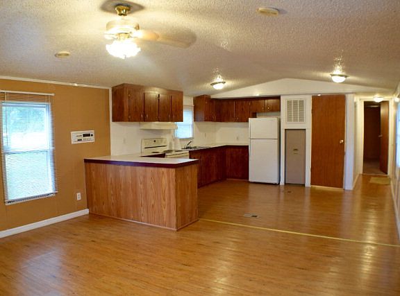 3rd image of 6631 NE 122nd Ave