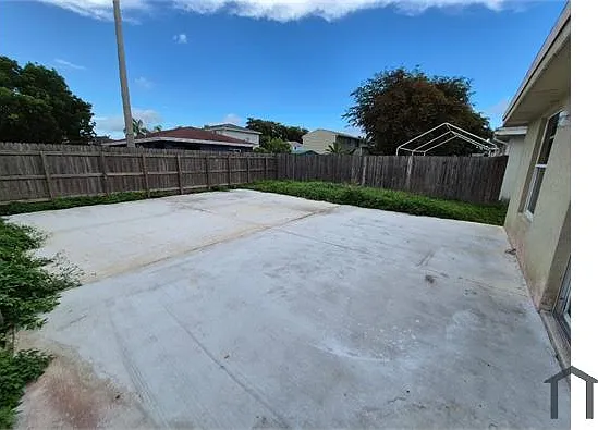874 SW 9th St — Photo 10