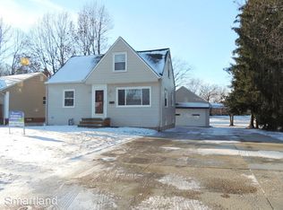 553 W Glendale St, Bedford Hts, OH 44146