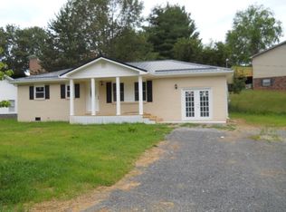 114 Gap St, Pounding Mill, VA 24637