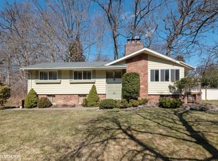 5 The Gln, Cedar Grove, NJ 07009
