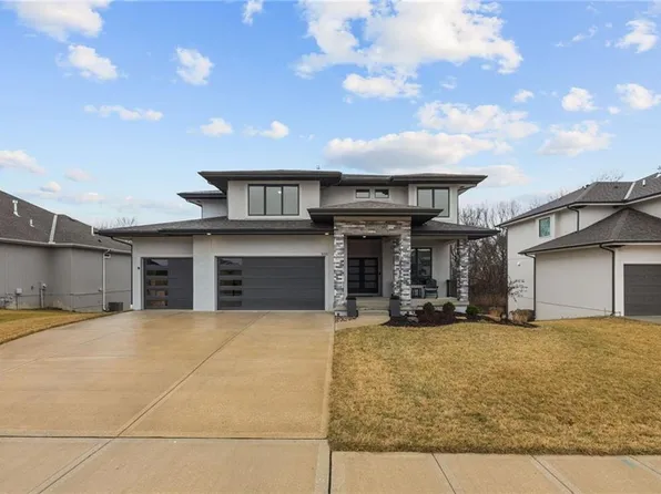 9310 Carbondale St, Lenexa, KS 66227