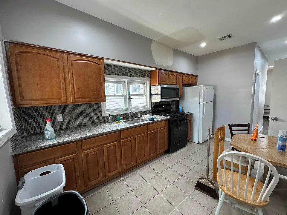 95 Hancock Ave #2
