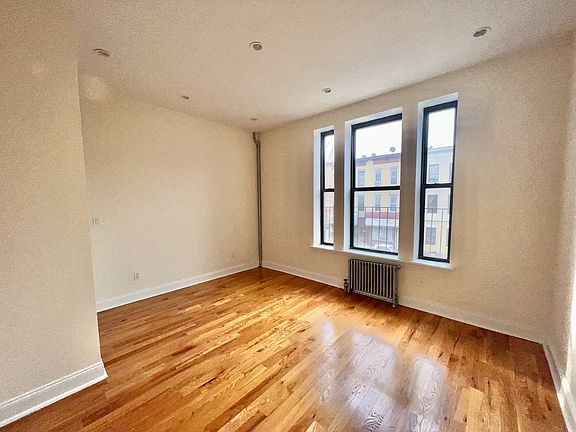 3rd image of 433 Rogers Ave #20