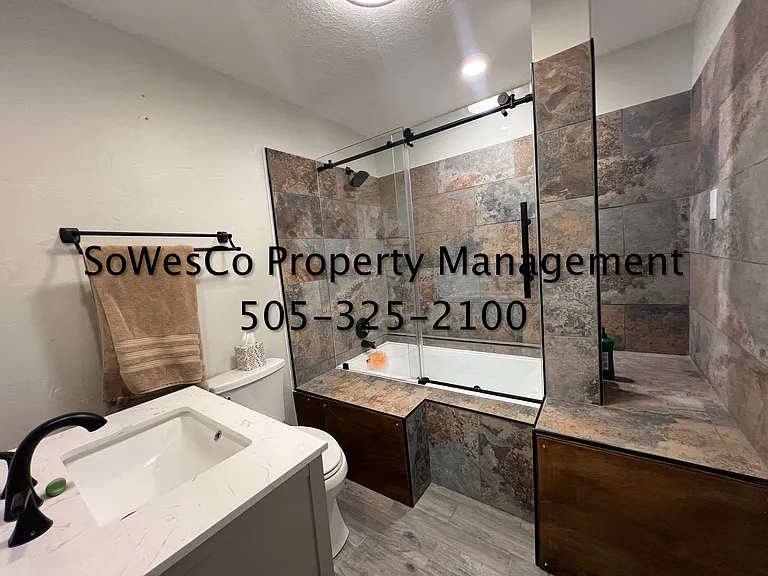 208 E 38th St — Photo 16