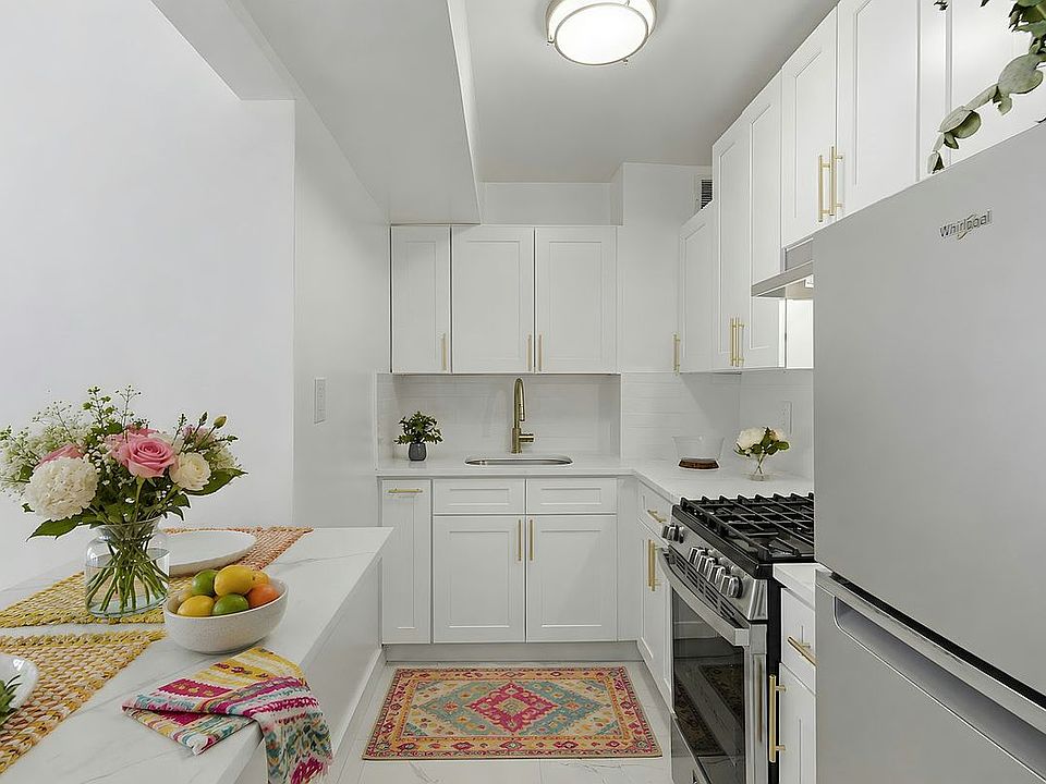 1st image of 400 E 17th St APT 600