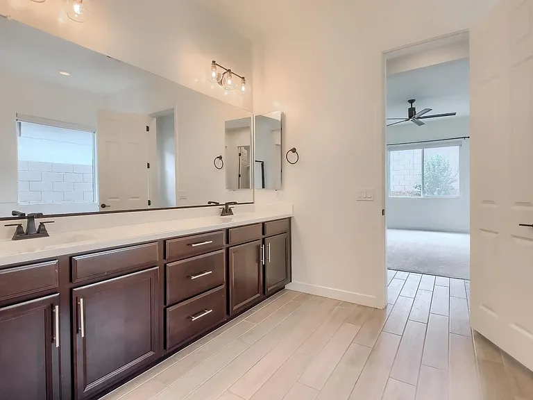 1005 E Paseo Way — Photo 42