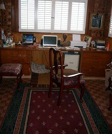 5th image of 221 Dryden Pl