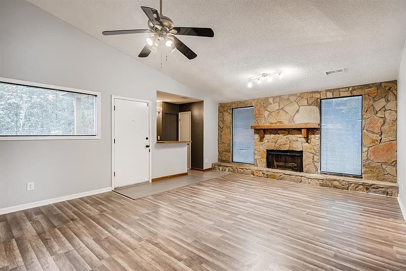 1st image of 867 Bonnie Glen Dr SE
