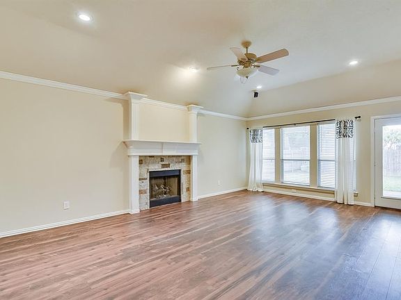 3rd image of 1712 Newcastle Dr