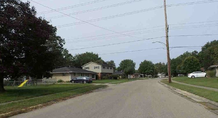 2nd image of 200 Savoy Ave