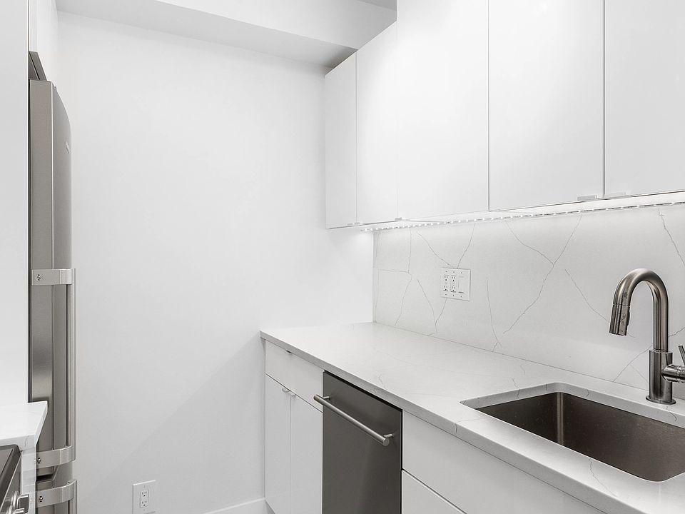 1st image of 225 E 57th St APT 4R