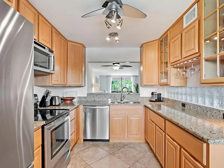 555 Banyan Tree Ln E #410 — Photo 7