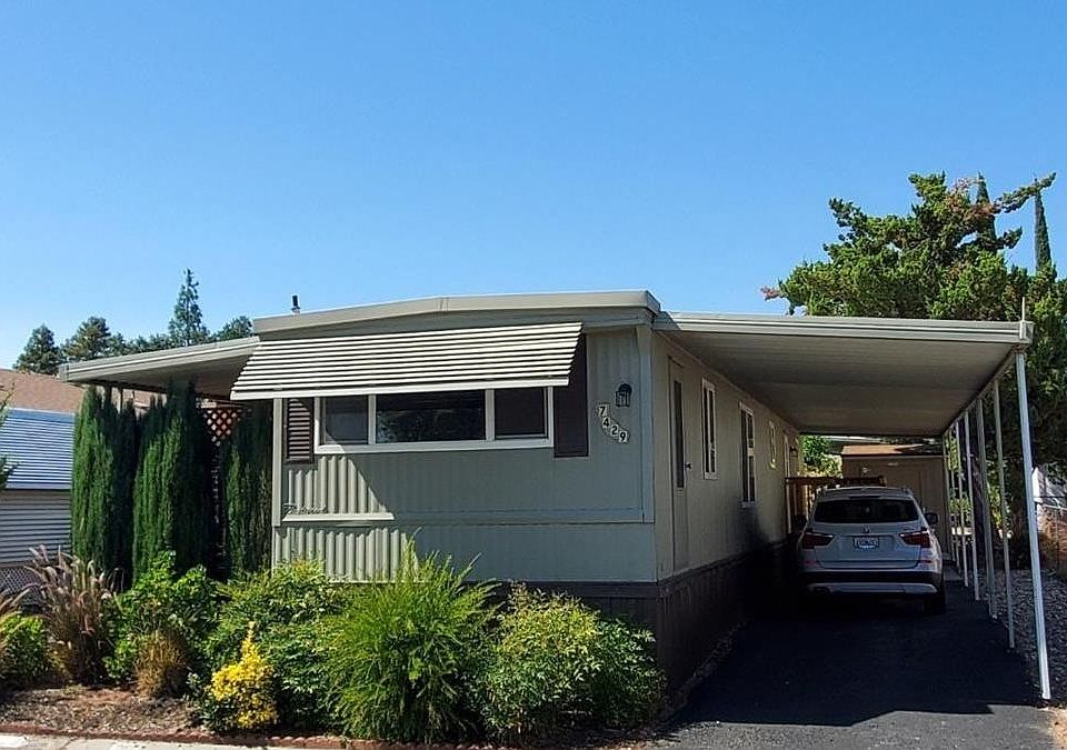 2nd image of 7429 Topanga Ln Unit 262