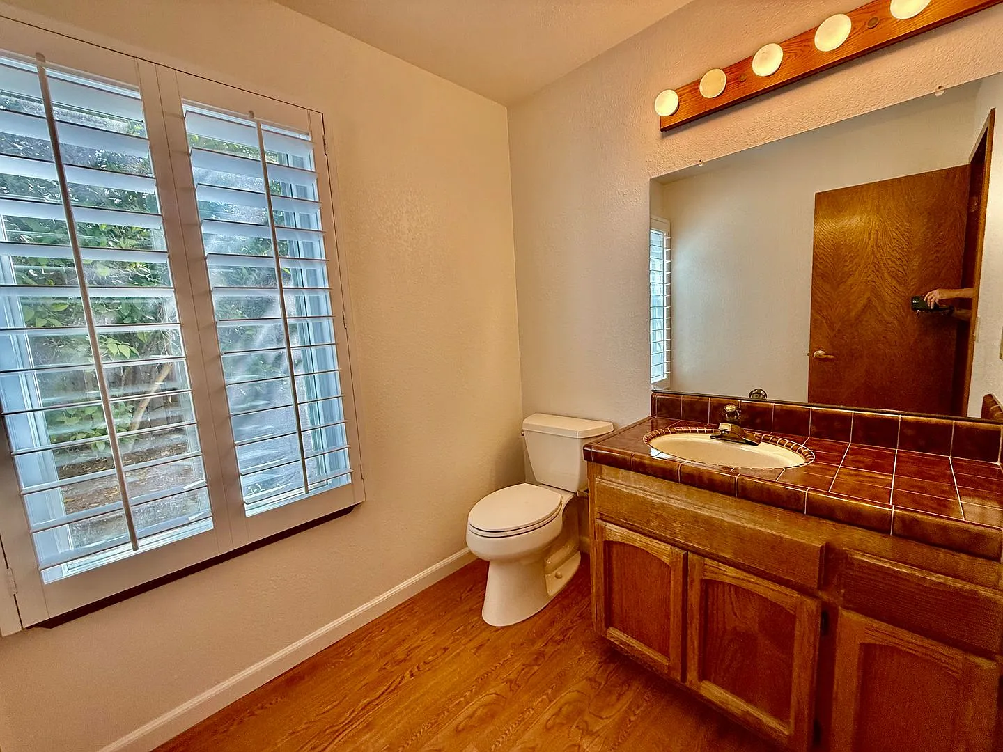 Beautiful home available now — Photo 4