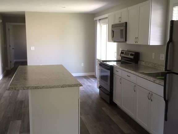 4th image of 20524 Edgewood Dr