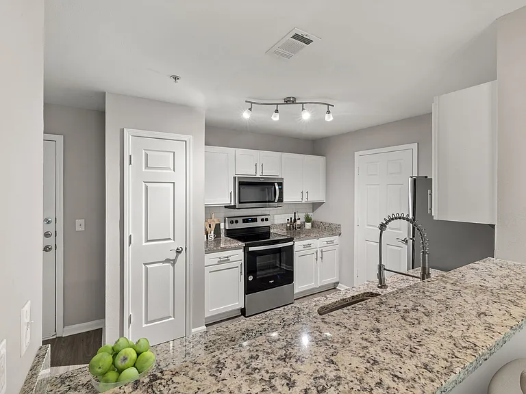Heritage Apartments — Photo 1