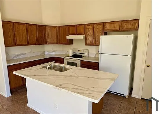 3147 W Jessica Ln — Photo 2