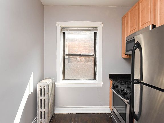 2nd image of 3255 W Eastwood Ave Unit 4