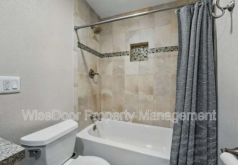 387 E Nubia St — Photo 16