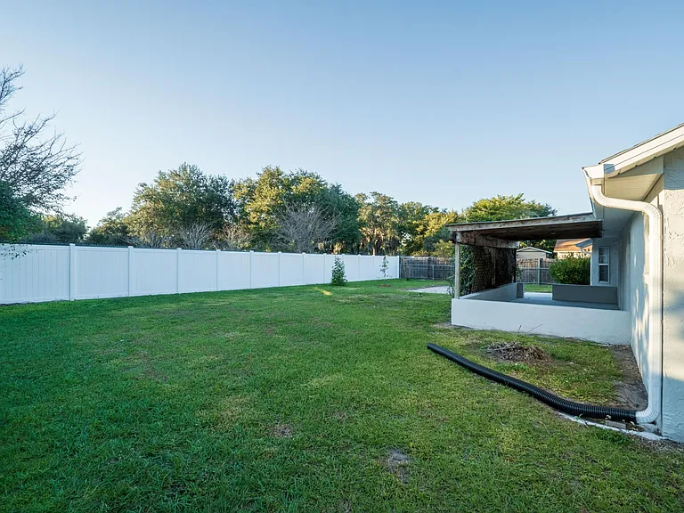 902 Whisler Ct — Photo 24
