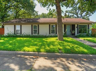 101 W Ash Ln, Euless, TX 76039