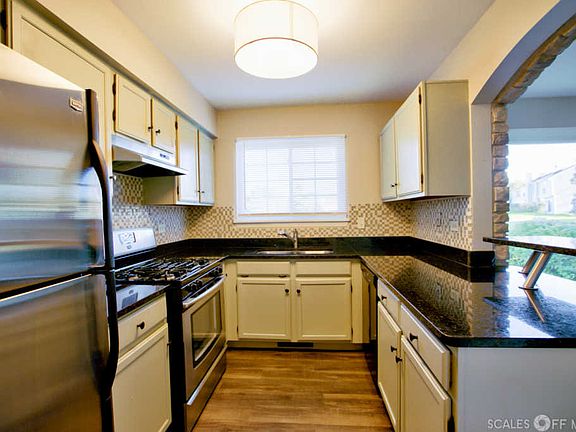 4th image of 5 Carey Ln #0