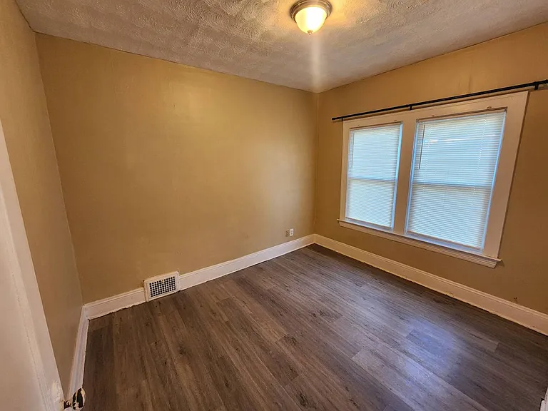 15816 Grovewood Ave — Photo 11