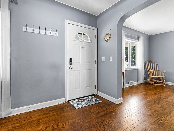 3rd image of 3919 Hayes St