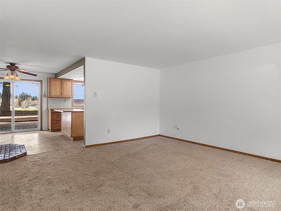3rd image of 19051 Karl Place NE
