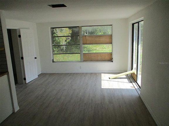 3rd image of 7925 Bracken Dr