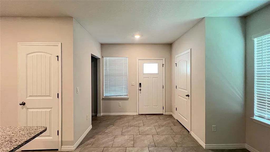 3 bed, 2.5 bath, 1817 sqft, $2,550 — Photo 4