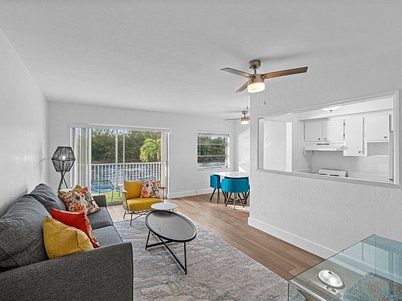 4th image of 261 NE 19th Ave APT 11