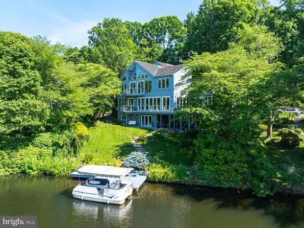 2202 Spinnaker Ct, Reston, VA 20191