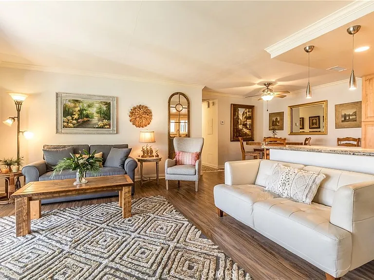 928 Avenue Majorca #O — Photo 15