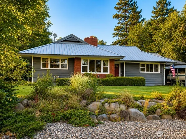 233 E 2nd Street, Tonasket, WA 98855